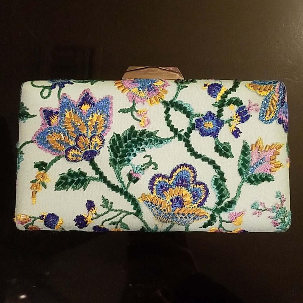 Gorgeous Tadashi Shoji Beaded Clutch!!